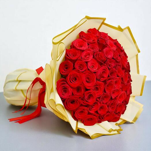 Букет из 51 розы ко Дню святого Валентина