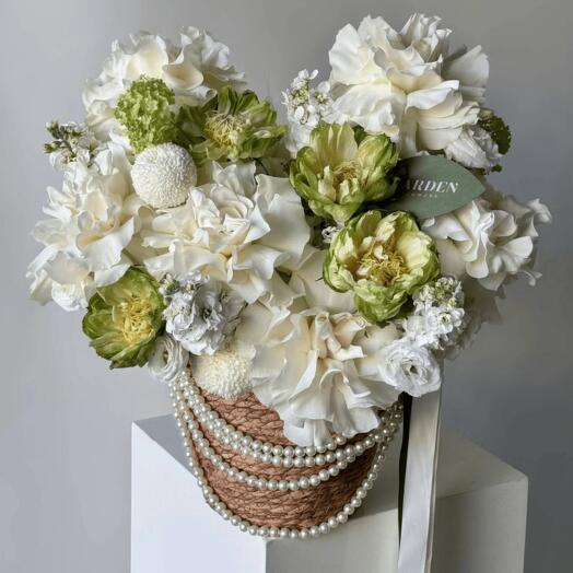 «Garden» basket (size S) — Veggie rose, freesia, matthiola, French rose