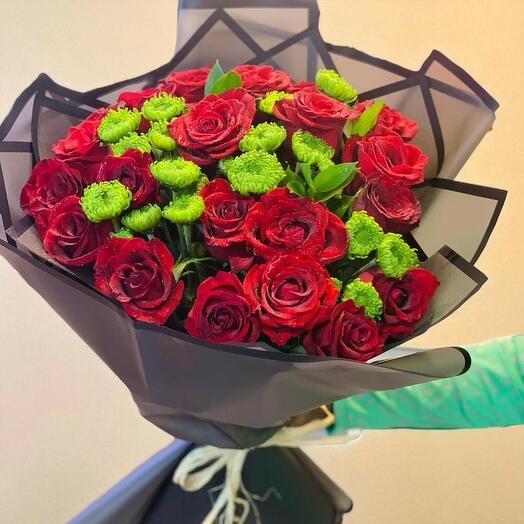 Красные розы зеленые нижние