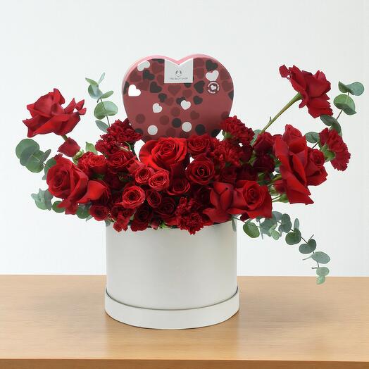 Сияющая коробка из двадцати красных цветов с Body Shop