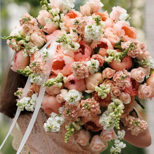 Sissi: Large Bouquet of Peach Peonies, Roses and Matthiolas
