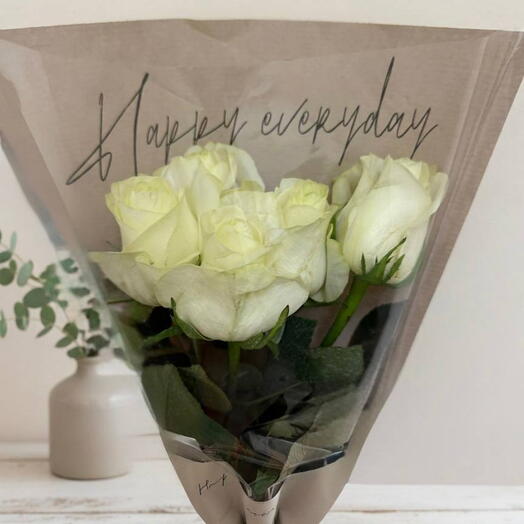 ورود بيضاء نقية