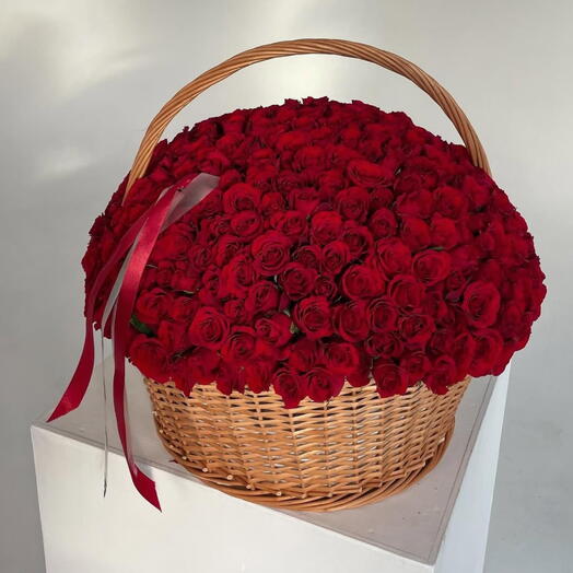 Романтическая перегрузка- 201 красная роза в корзине