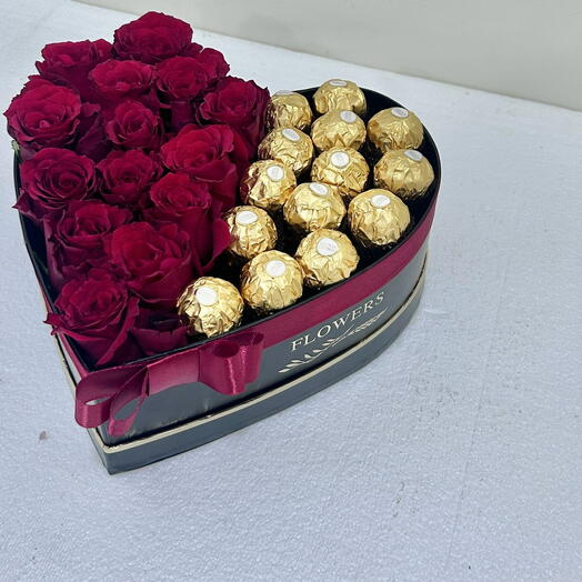 11 красных роз и Ferrero Rocher