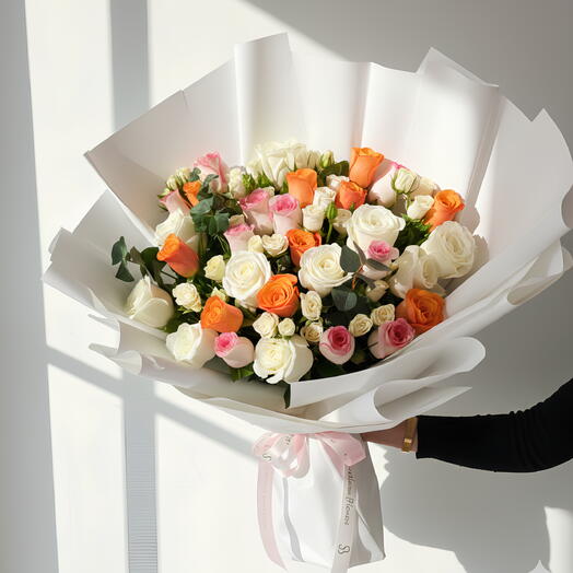 Bouquet de roses mélangées aux couleurs vives