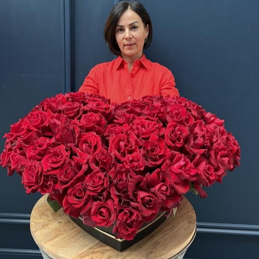Rosas francesas en una caja en forma de corazón "Para los mejores"