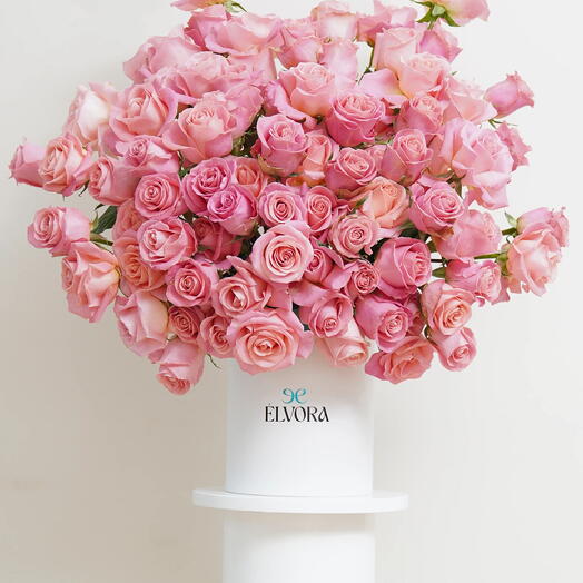 Коробка с розовыми розами Serenity Flora