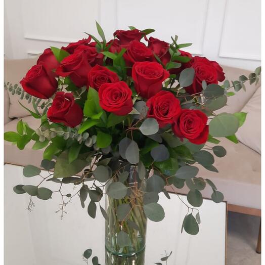 21 Red Rose Vase-549