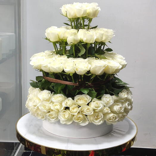Пирамида чистоты: коробка белых роз