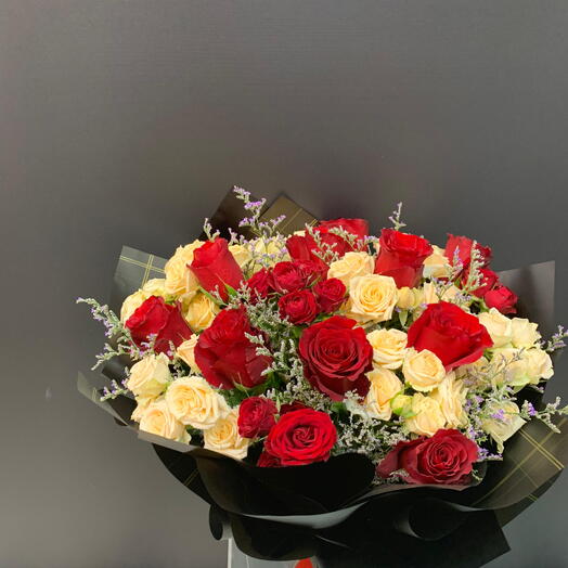 ROSAS   ROSAS SPRAY EN UN RAMO