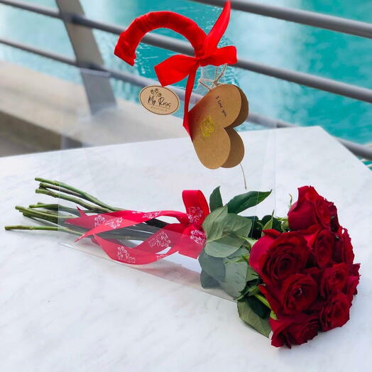 12 rosas en bolsa transparente para flores