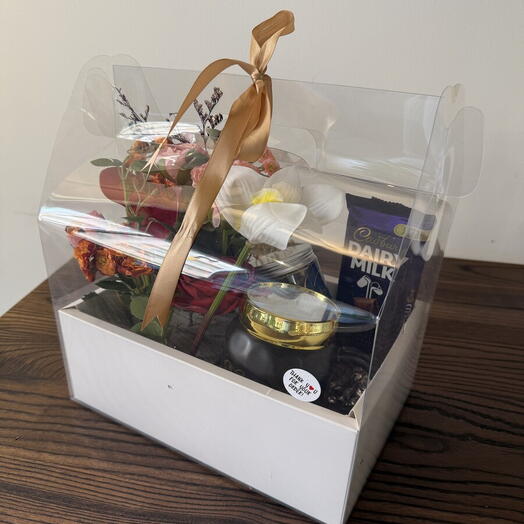 Подарочная корзина с термокружкой