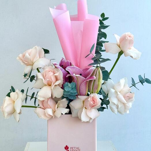 Коробка роз Персиковая гармония