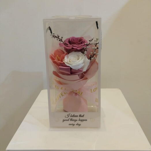 Розовый искусственный букет с коробкой