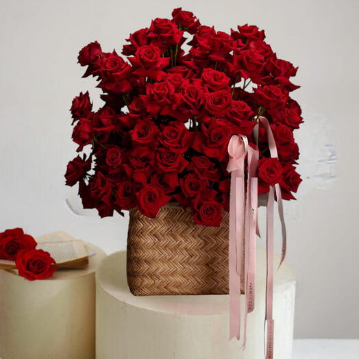 Роскошная красная корзина _ Премиальная корзина красных роз ко Дню святого Валентина