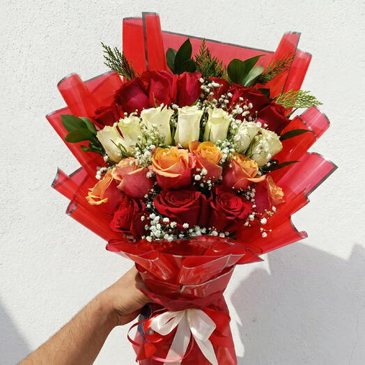 Многоцветный ручной букет