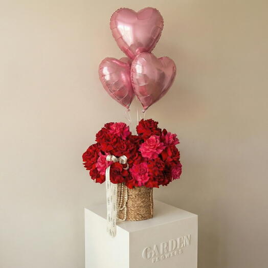 «Argentina» basket M and 3 pink heart ballons (45 cm)