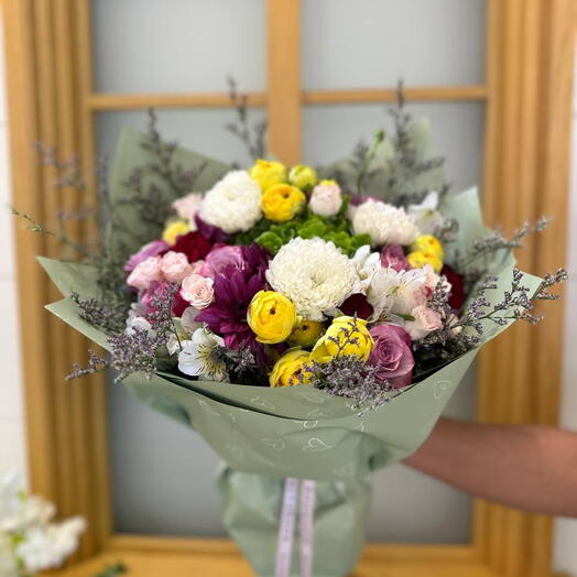 Гортензия   кустовые розы в букете