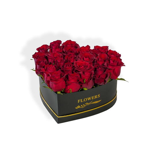 Сердце из красных роз