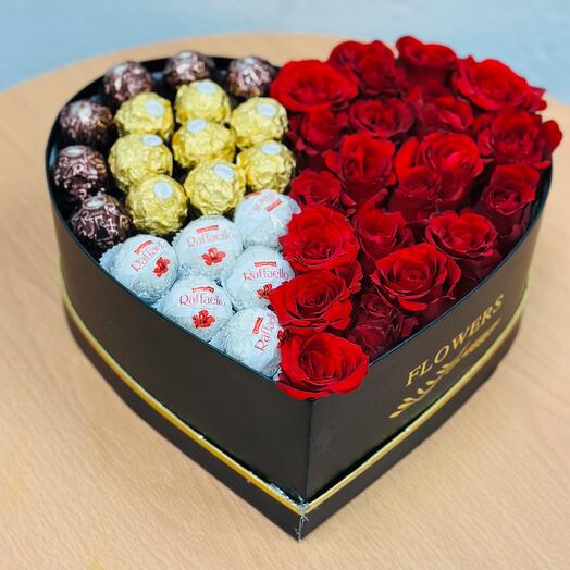 Цветы в коробке в форме сердца