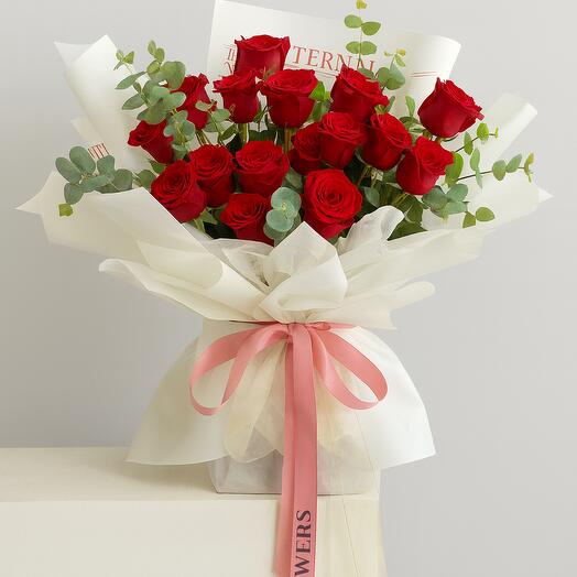 15 Red Roses Garden Boouquet