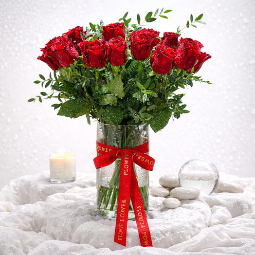 Esplendor Carmesí – Jarrón de Vidrio con 21 Rosas Rojas