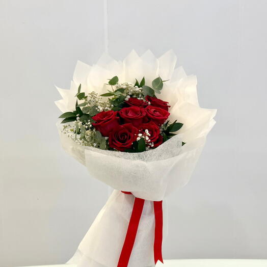 7 романтических красных роз