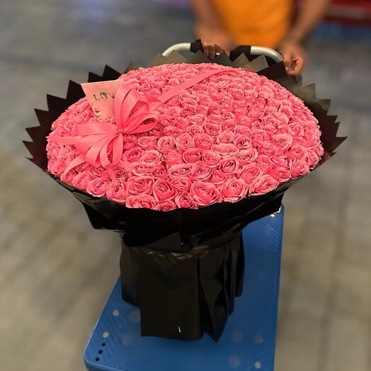 200 pink roses