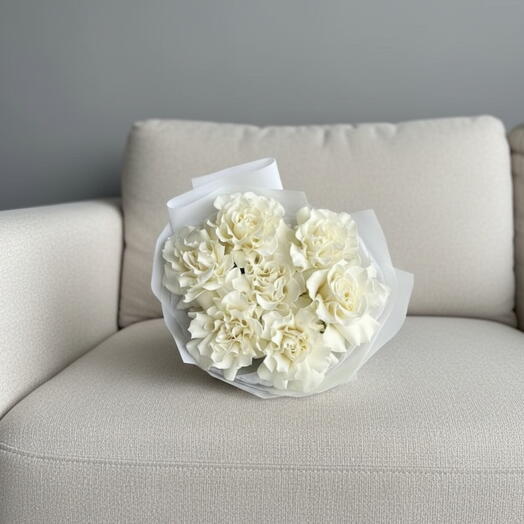 Flowers bouquet with white roses 7 pcs