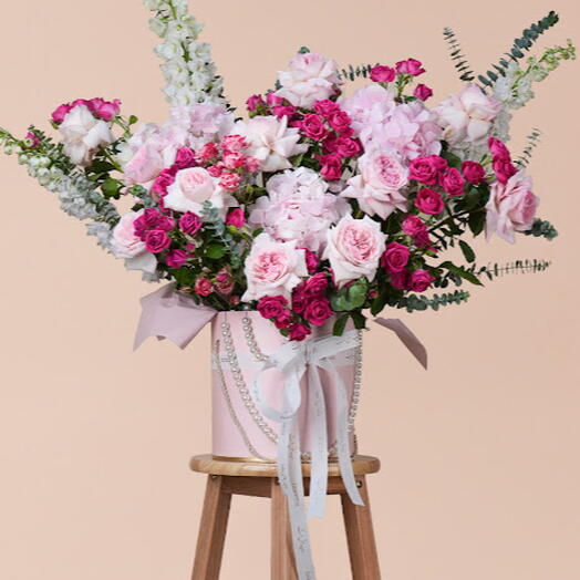The "Petals   Pearls" Grand Bouquet