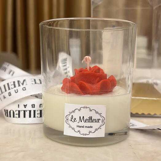 Belle - ароматическая свеча в банке с ароматом розы