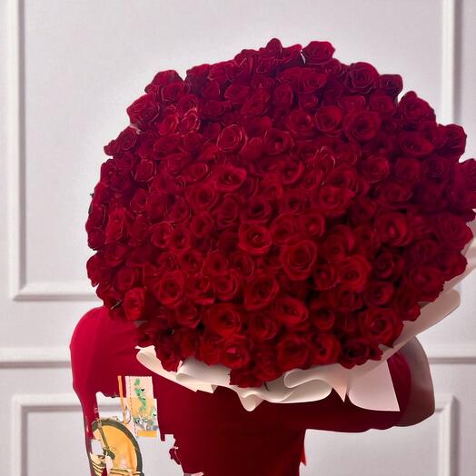 100 Red Roses Luxury Bouquet – Grand Romantic Floral Arrangement