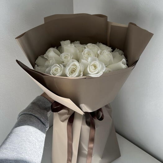 Роскошный и премиальный букет из 20 белых роз