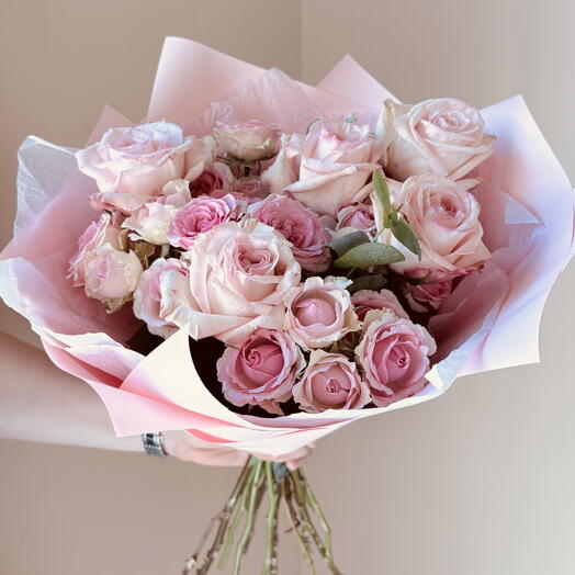 Ramo Scarlet Blush con rosa spray y rosa fragante premium O Hara