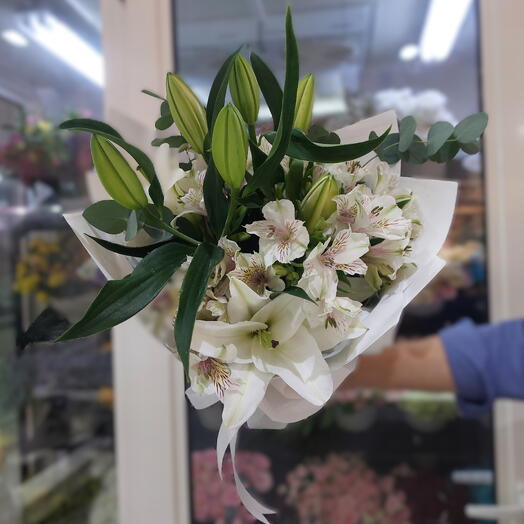 Букет Snow Lily Grace | Белые лилии и альстромерии | Экспресс и надежная доставка в Дубае
