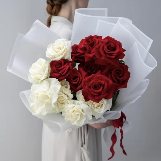 15 Красно_Белый Дуэт Букет