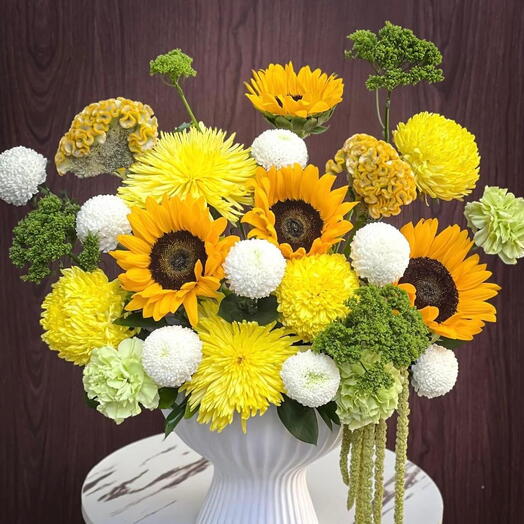 Vaseflowers arrangement
