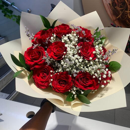 Букет красных роз особенный подарок