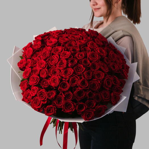 Madame In White _ Букет из 125 красных роз для годовщины или Дня святого Валентина