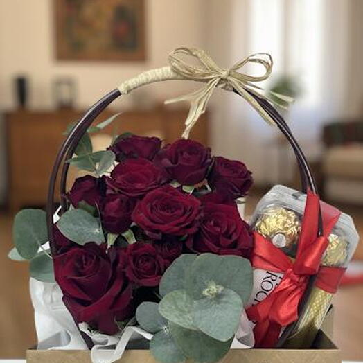 Красная роза в сумке