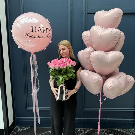Set of balloons+31 pink roses in a vase