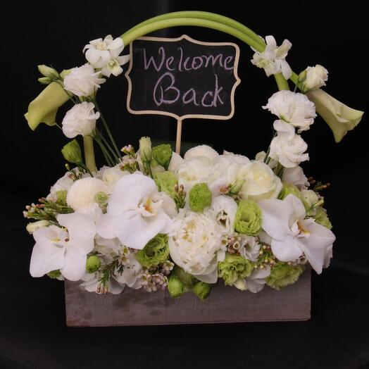 Basket   mix white flowers