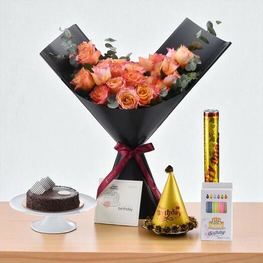 Набор ко дню рождения «Королевский закат» – Букет из персиковых роз с шоколадным тортом   Набор для вечеринки