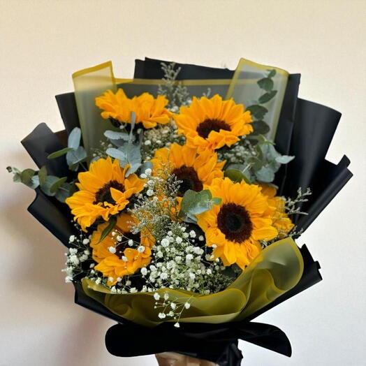Elegant sun flowers bouquet