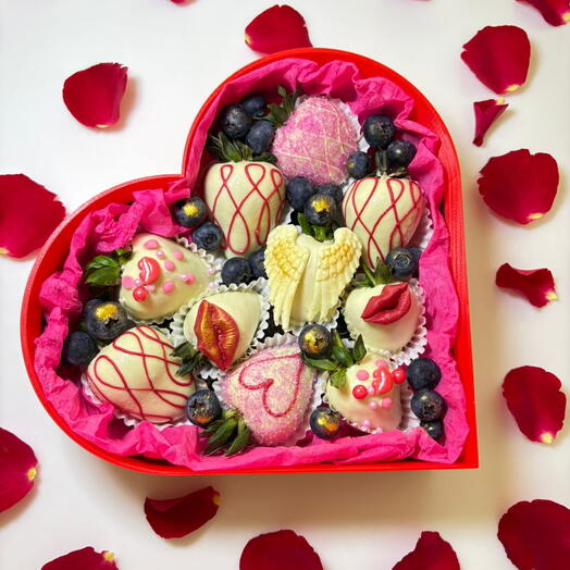 Романтическая коробка в форме сердца с шоколадом