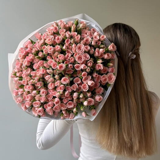 Букет из 101 персиковых спрей-роз