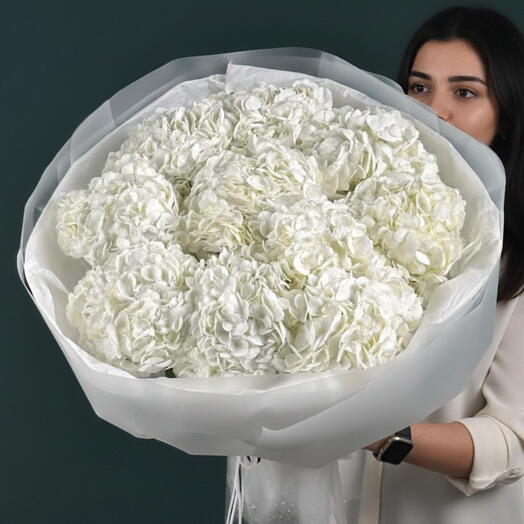 9 White Hydrangea Bouquet - Elegance