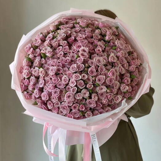 Leila _ 201 Роскошный букет из светло-фиолетовых кустовых роз на годовщину или день рождения