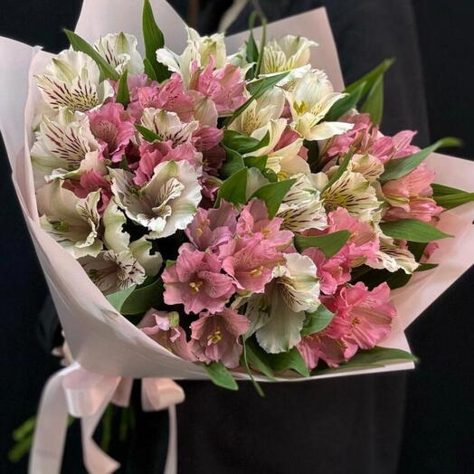 باقة زهور ألستروميريا