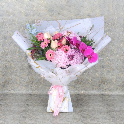 Роскошный цветочный букет